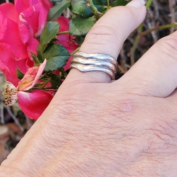 Vintage sterling Chevron‎ ring 7.5 - Picture 3 of 9